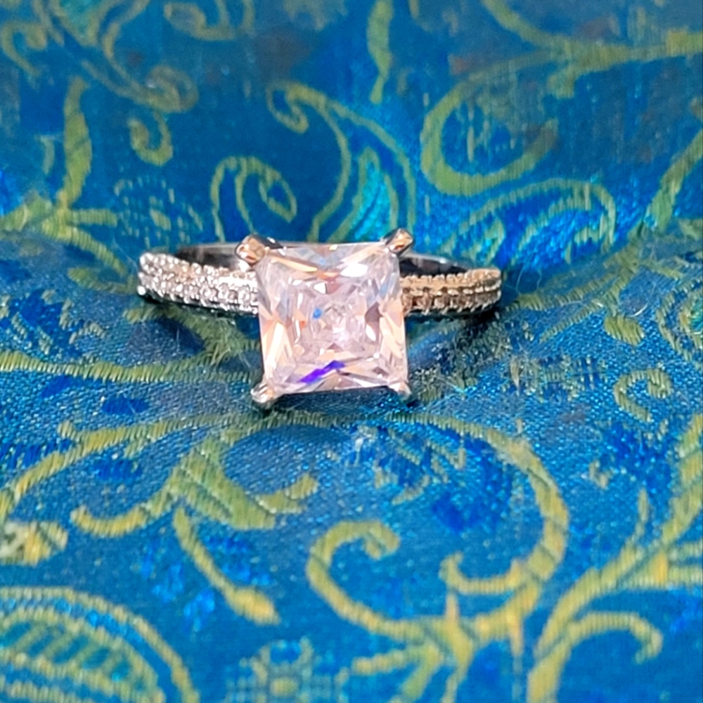925S Fashion  Four-claw White Zircon  Ring.